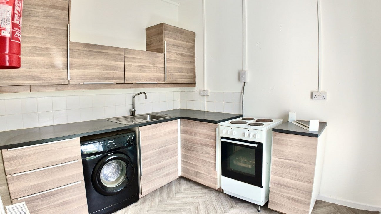 Flat Victoria Road in Pengam