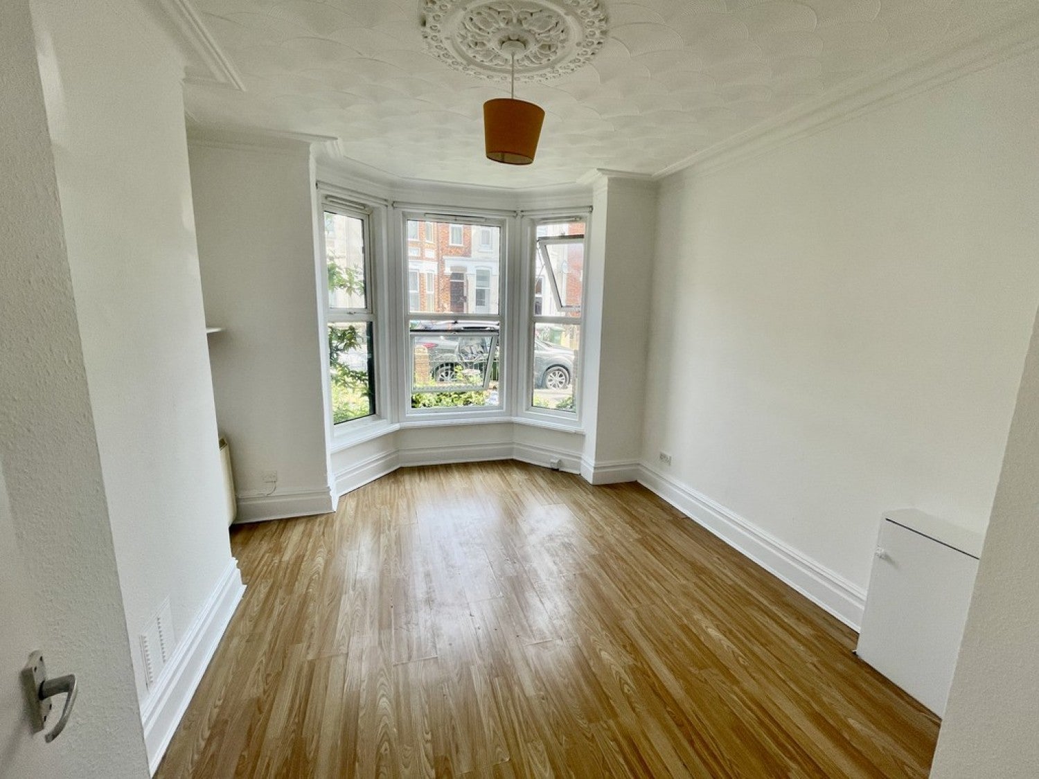 Flat Spring Crescent in Southampton