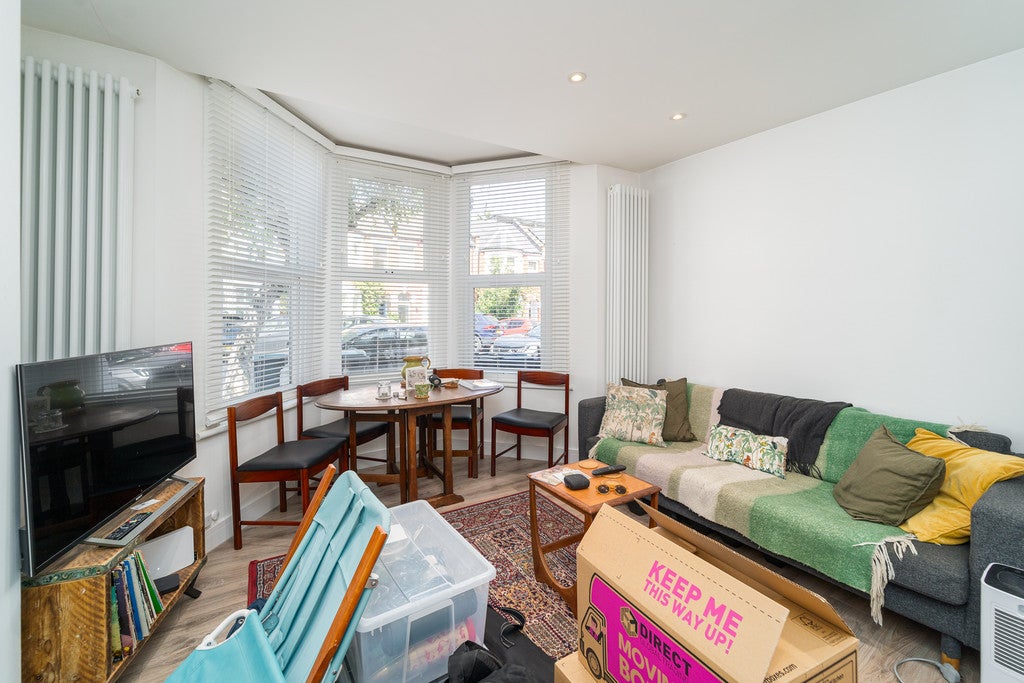 Flat Imperial Road in Greater London