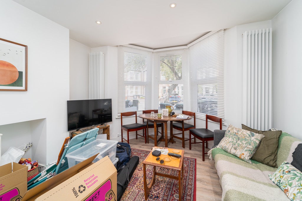 Flat Imperial Road in Greater London