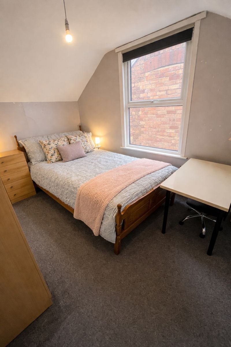 Flat Lois Avenue in Nottingham