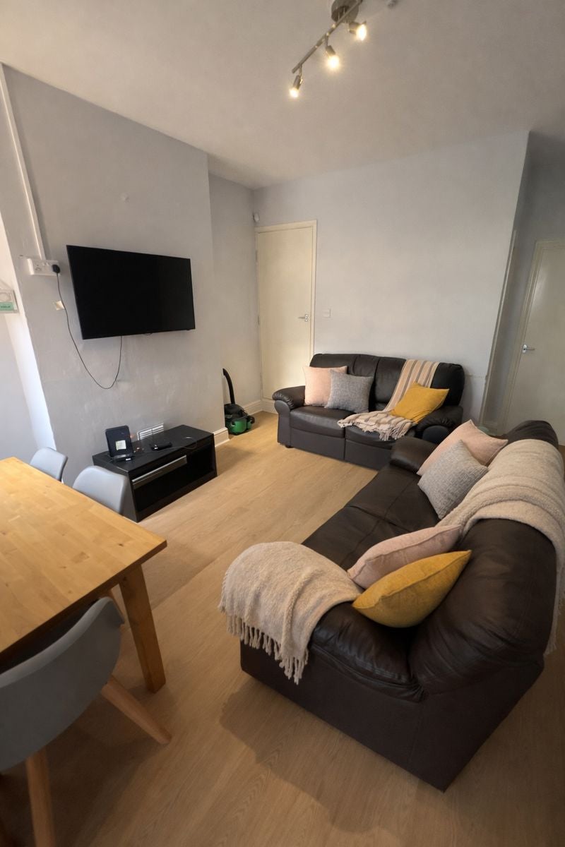 Flat Lois Avenue in Nottingham