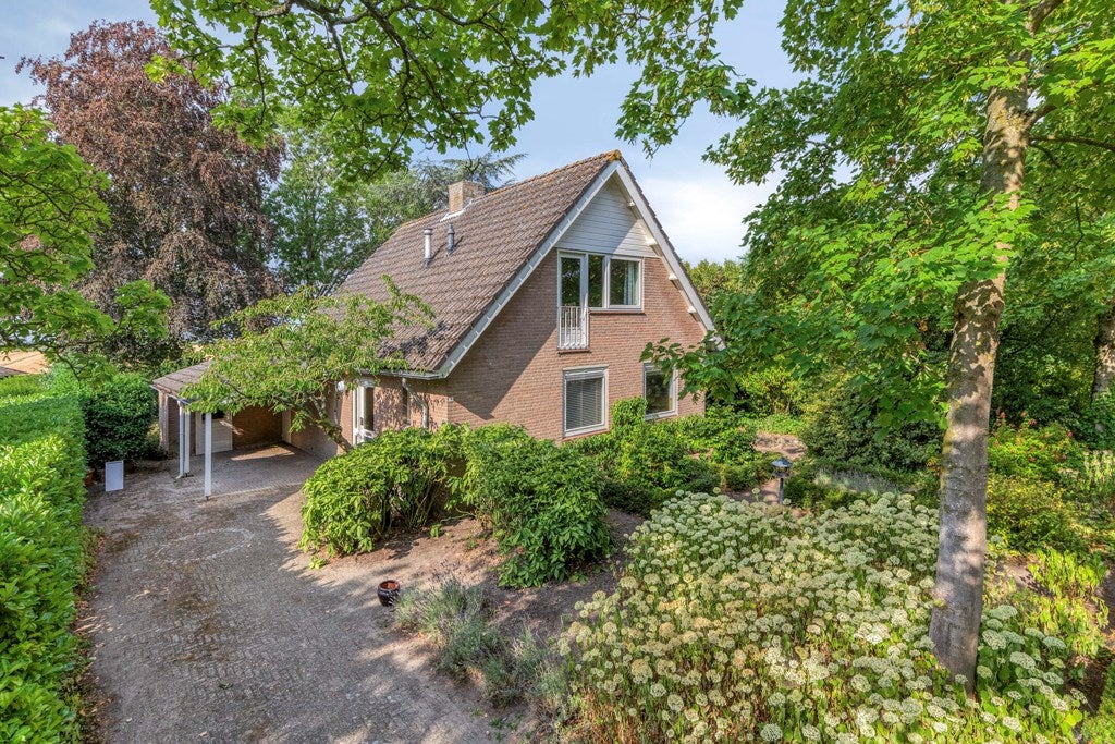 Huis Omloop 6 in Dinteloord