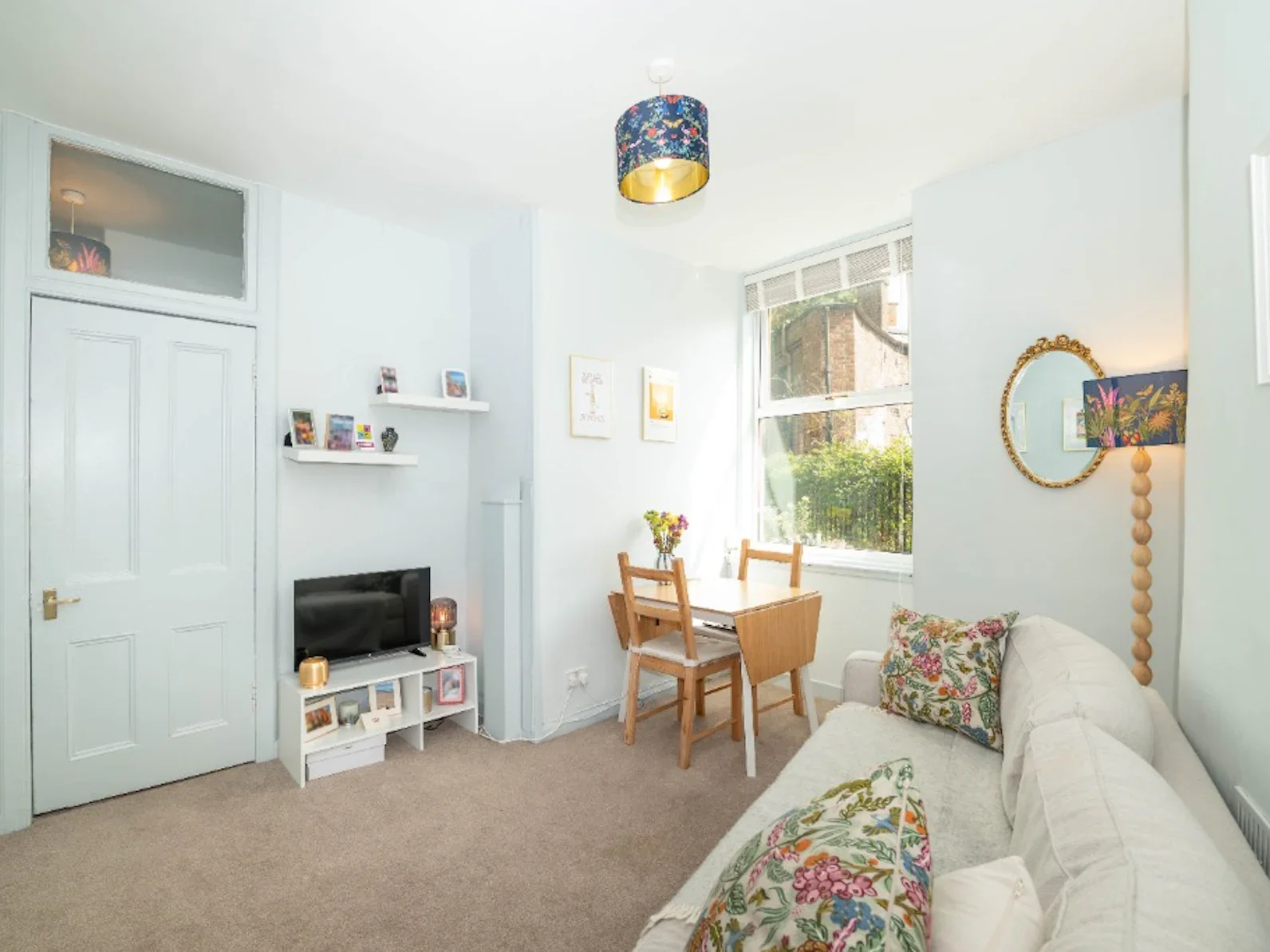 Flat Eyre Place in City of Edinburgh