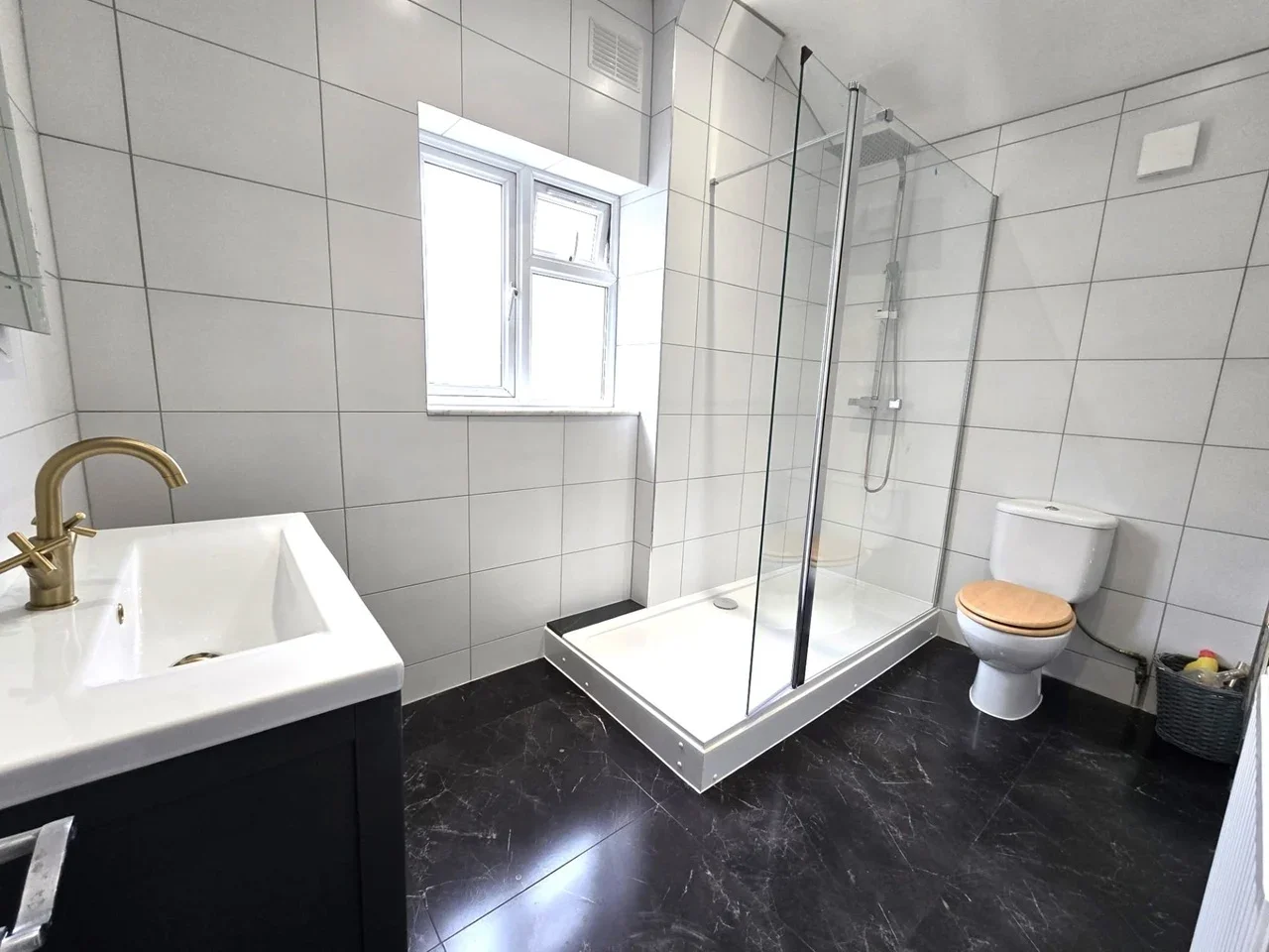 Room Hazeldean Road in Greater London