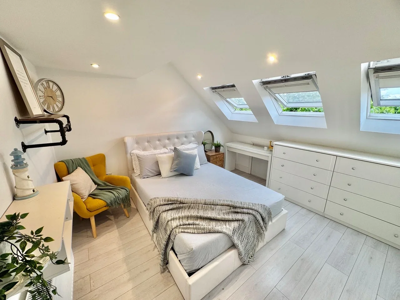 Room Hazeldean Road in Greater London