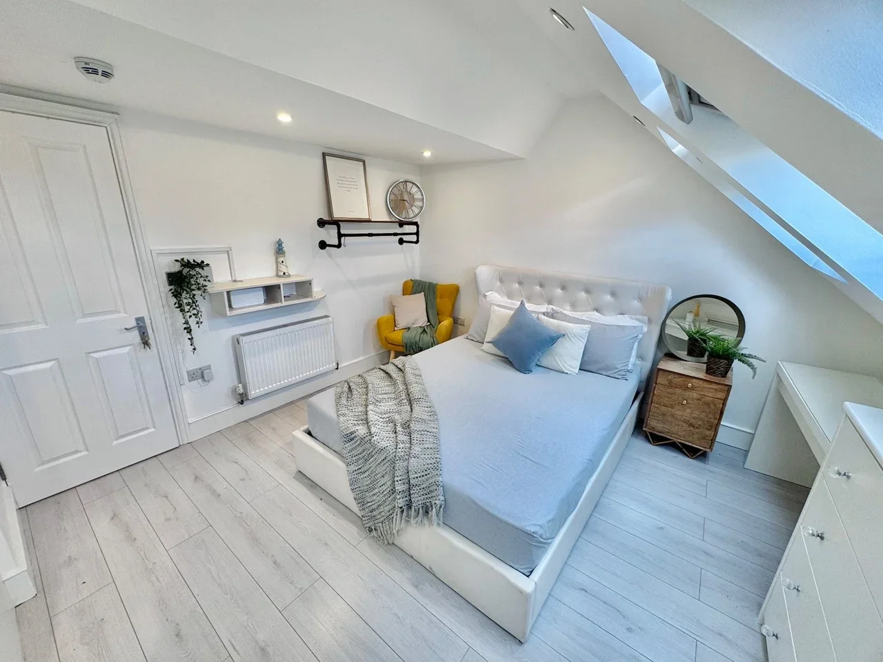 Room Hazeldean Road in Greater London