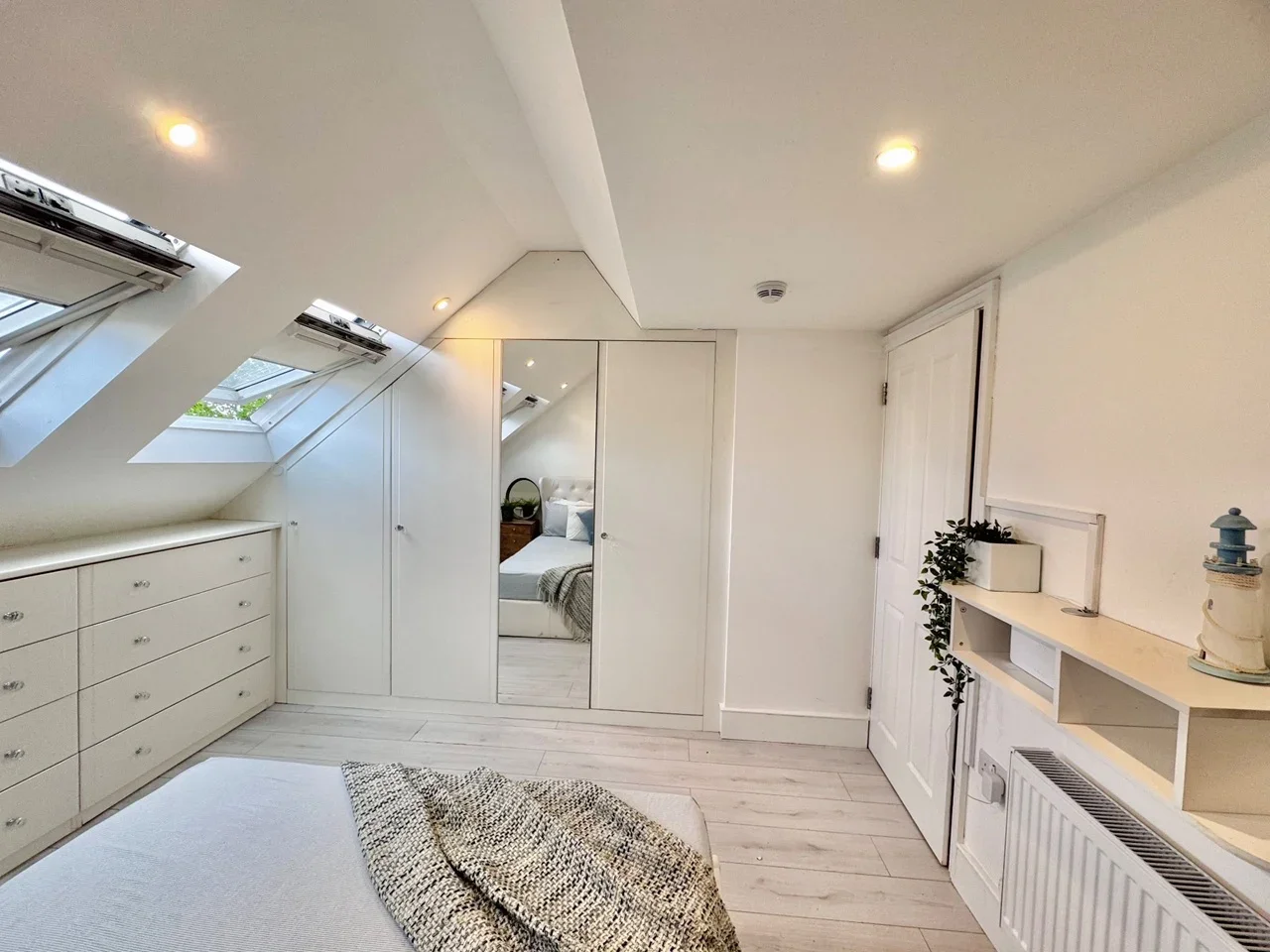 Room Hazeldean Road in Greater London