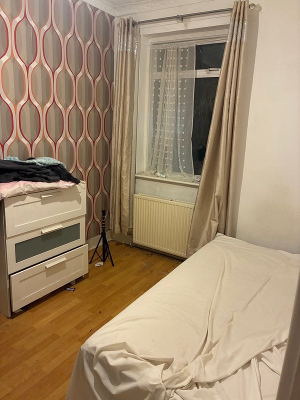 Room York Road in Greater London