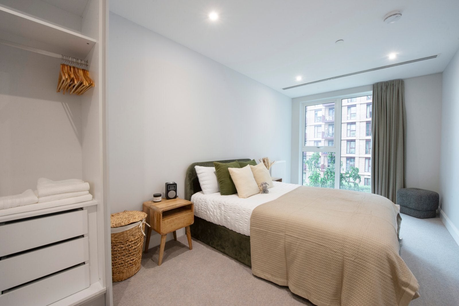 Flat Moat Street in Greater London