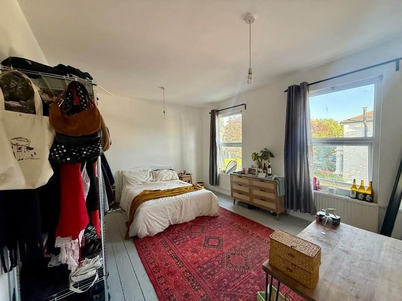 Room Lothair Road South in Greater London