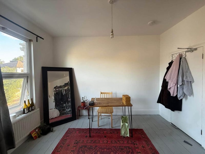 Room Lothair Road South in Greater London