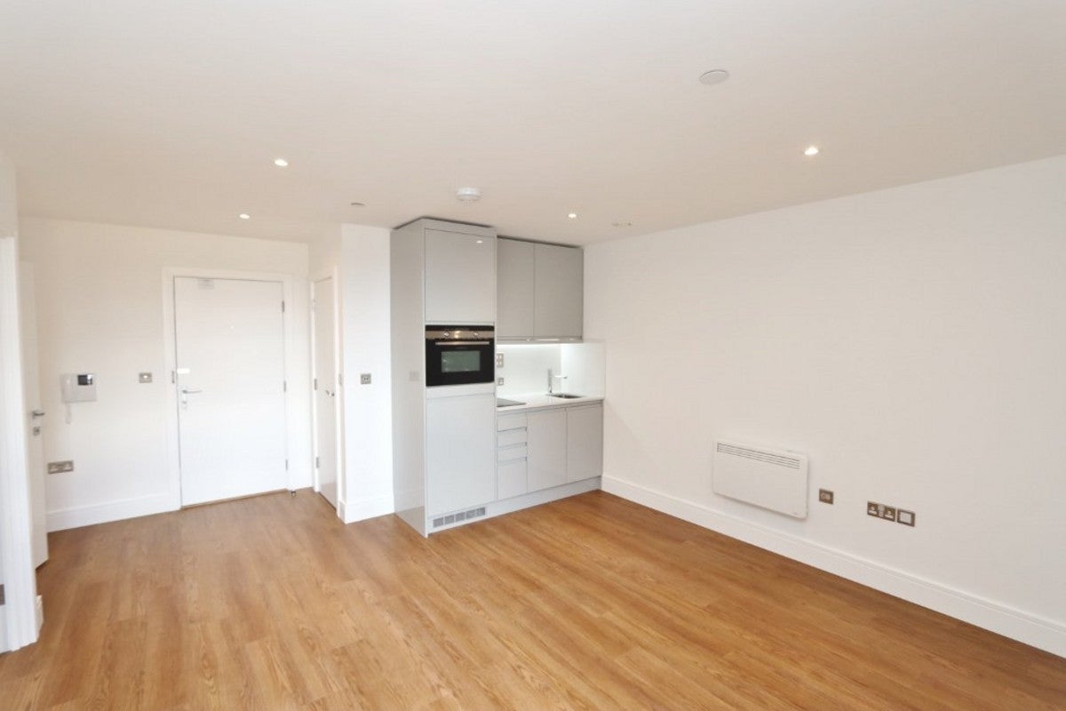 Flat London Road in Greater London