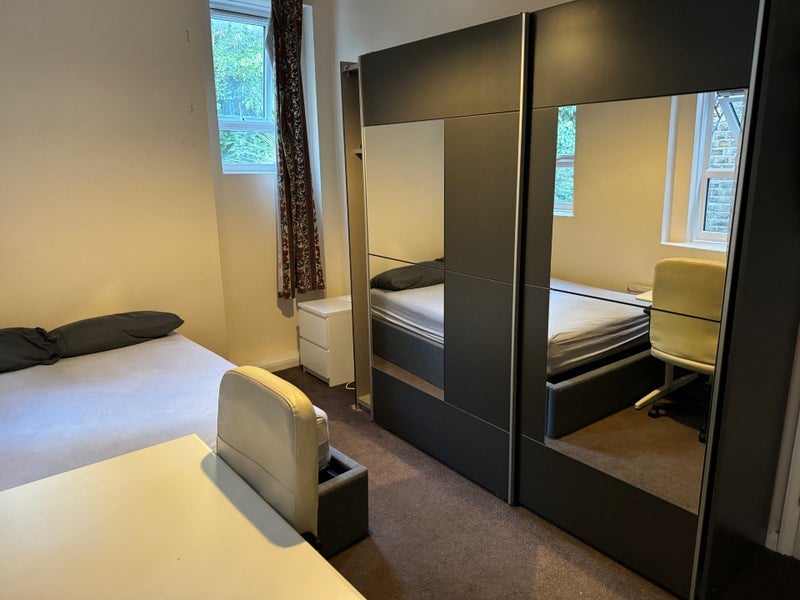 Room Rutland Park in Greater London