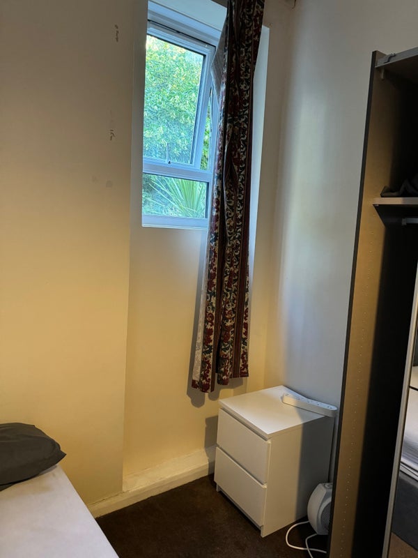 Room Rutland Park in Greater London