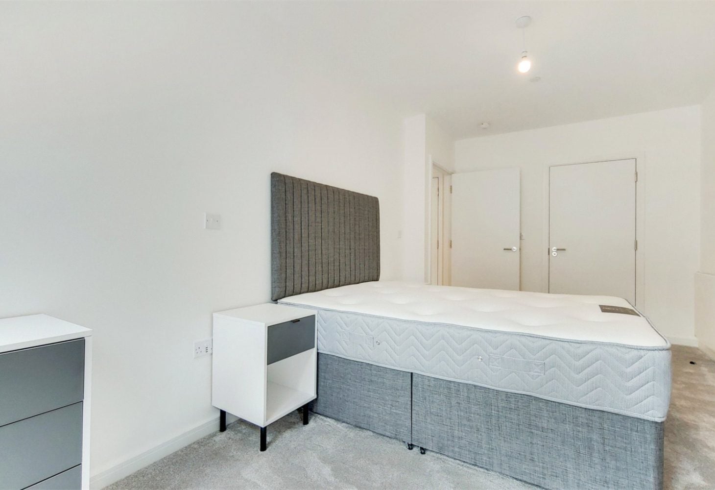 Flat Fleet Road in Greater London
