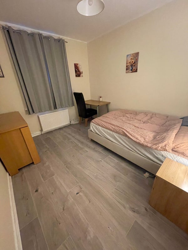Room Colinton Mains Drive in City of Edinburgh