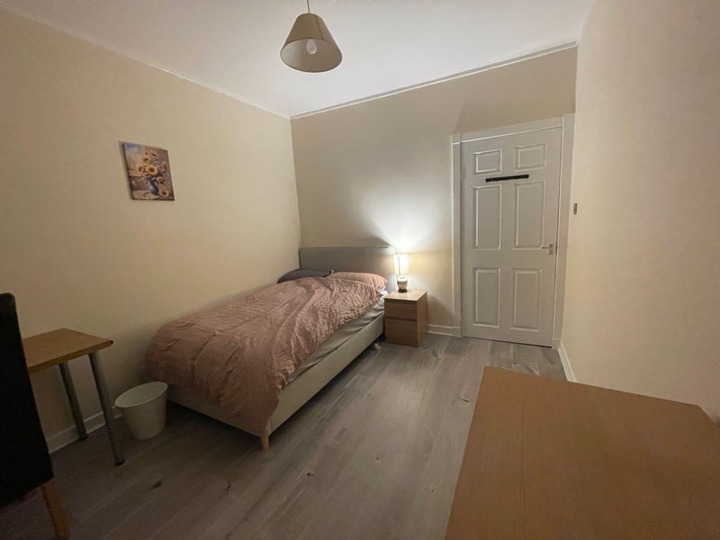 Room Colinton Mains Drive in City of Edinburgh