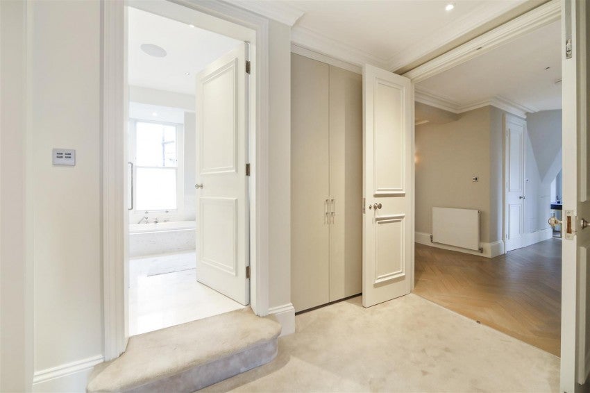 Flat Draycott Avenue in Greater London