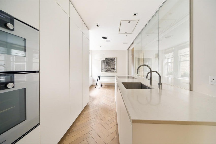 Flat Draycott Avenue in Greater London