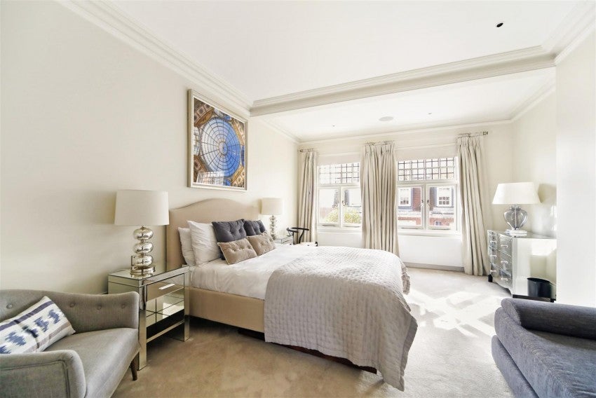 Flat Draycott Avenue in Greater London