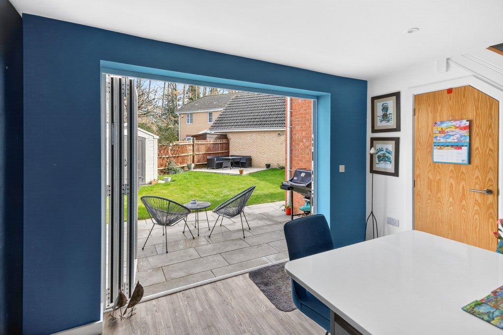 House Fitzroy Close in Bracknell