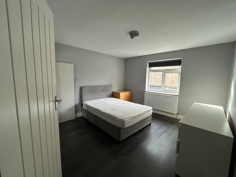 Room Nunhead Lane in Greater London