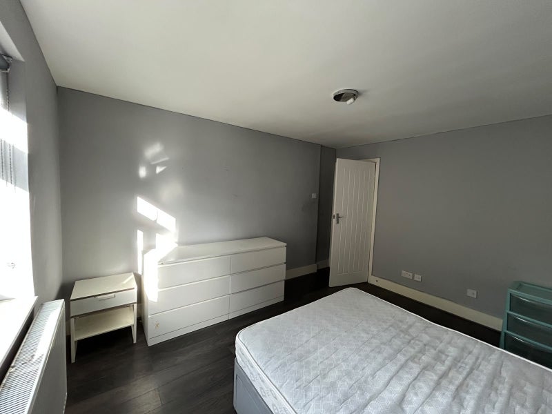 Room Nunhead Lane in Greater London