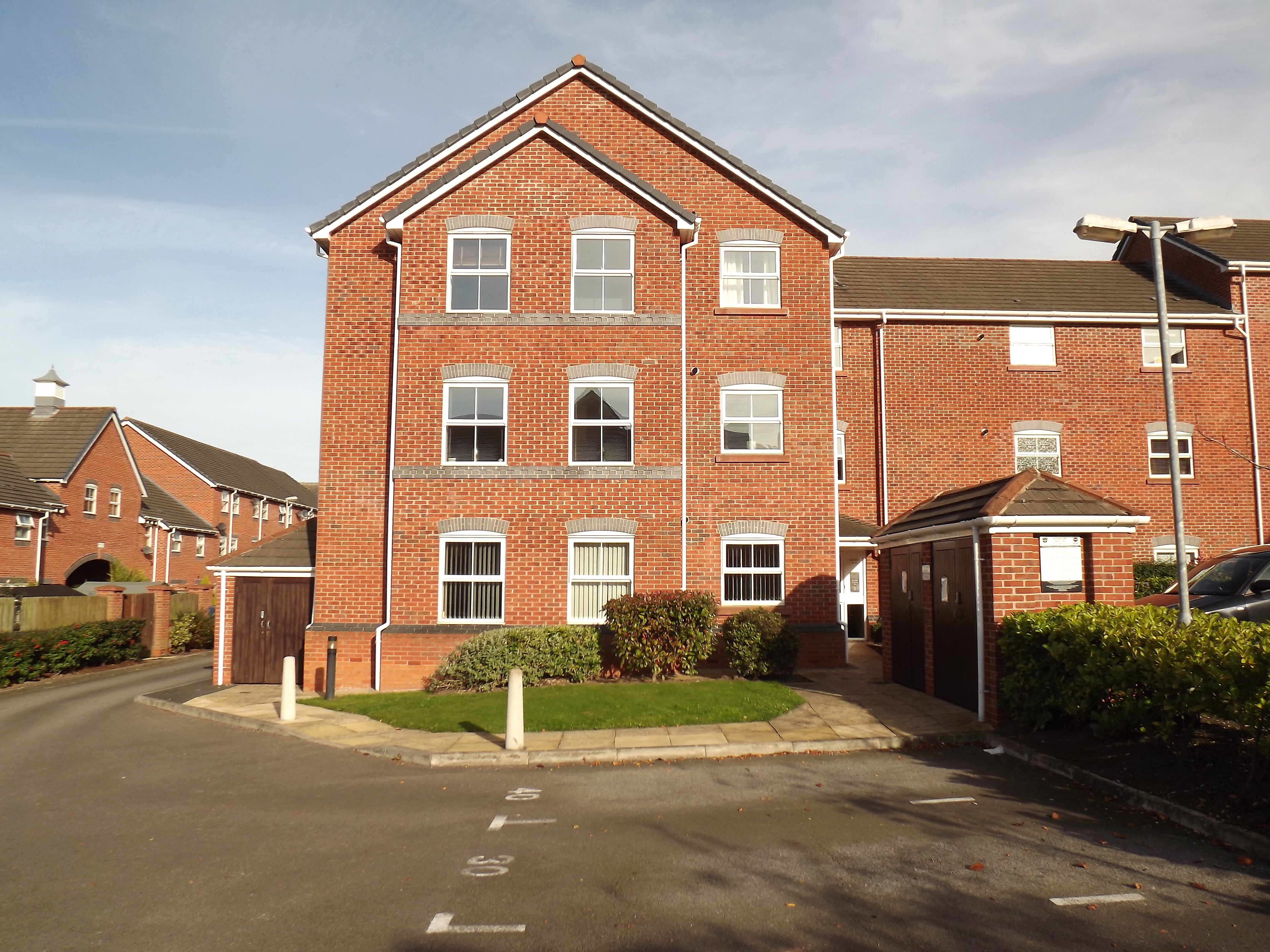 Flat Wrenbury Drive in Northwich