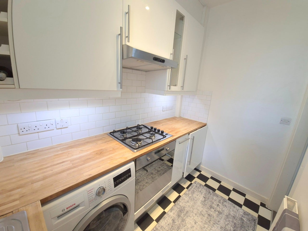 Flat Hazellville Road in Greater London