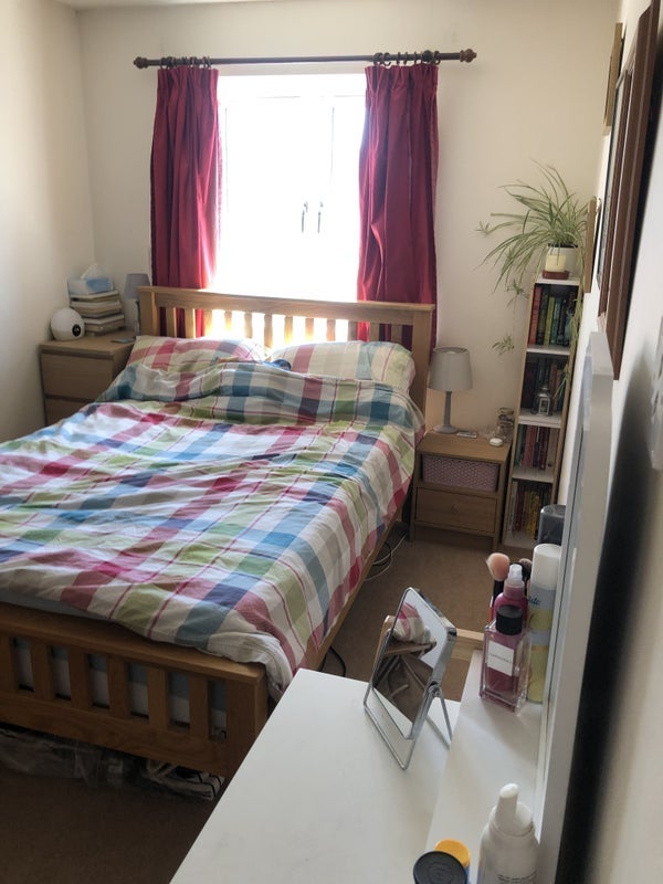Room Stonelea Court in Leeds