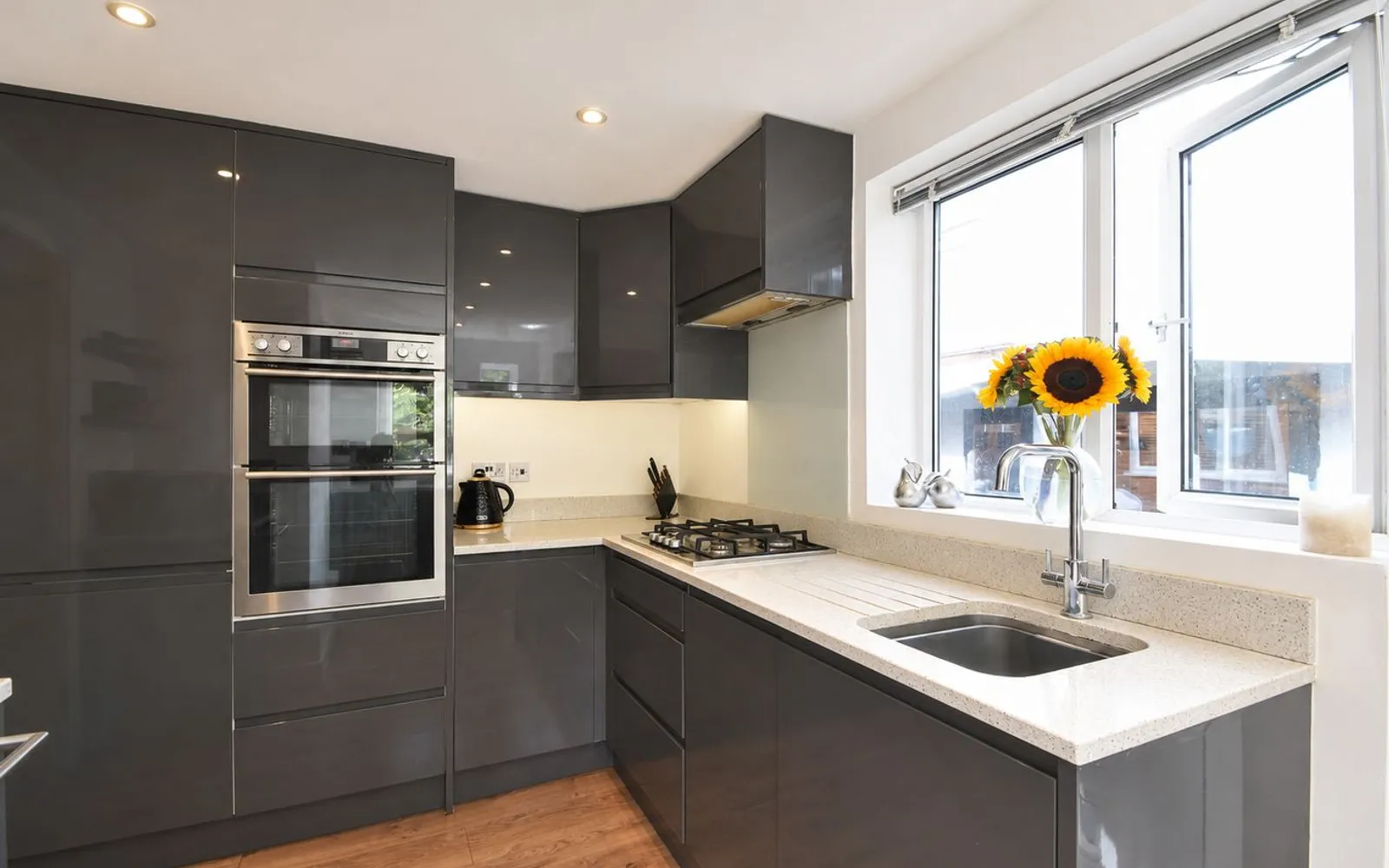 Flat Royston Avenue in Woking