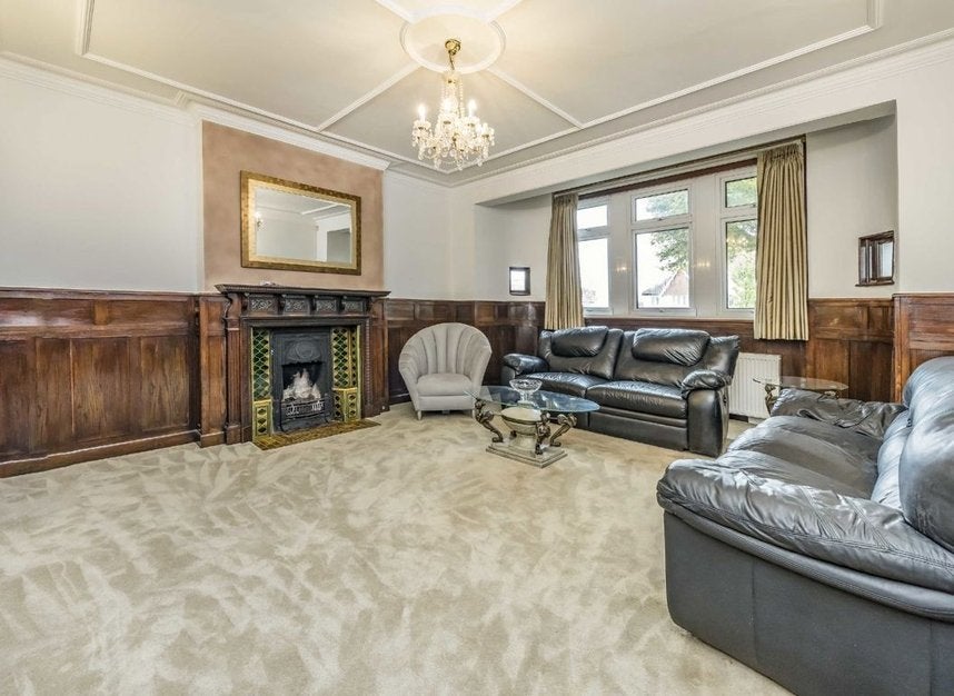 House Hollyview Close in Greater London
