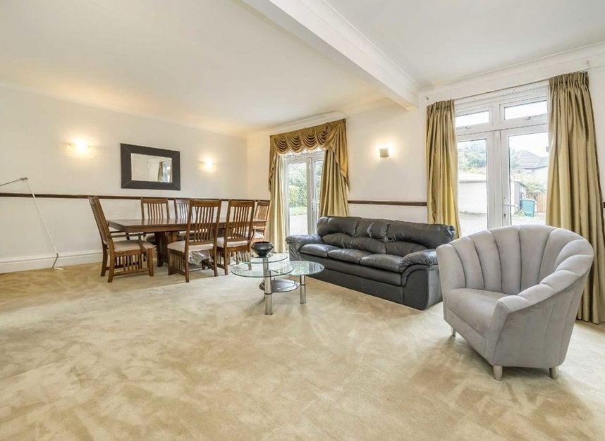 House Hollyview Close in Greater London