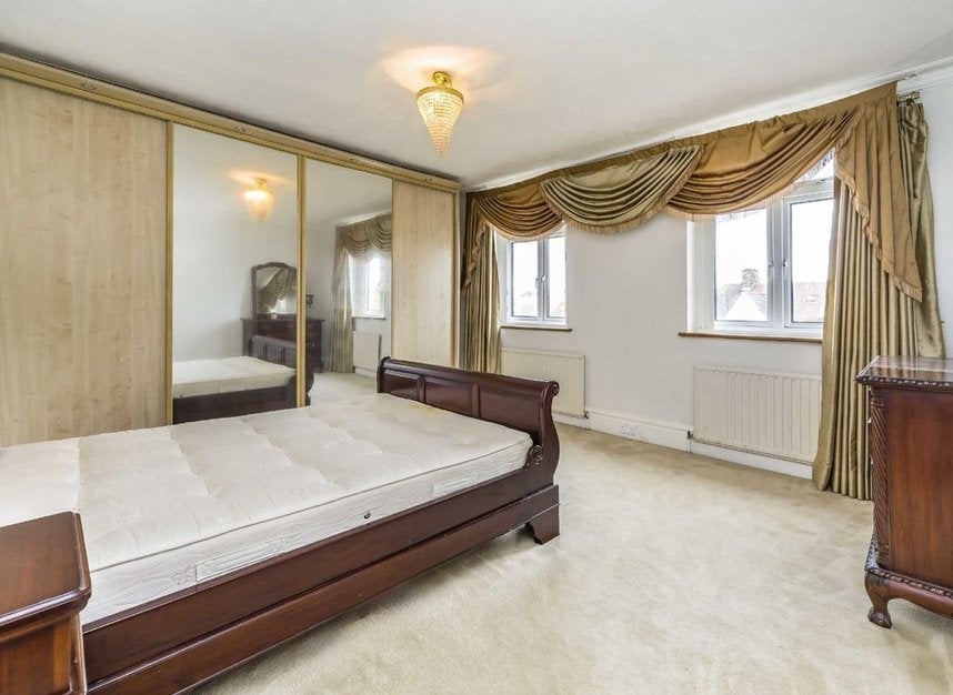 House Hollyview Close in Greater London