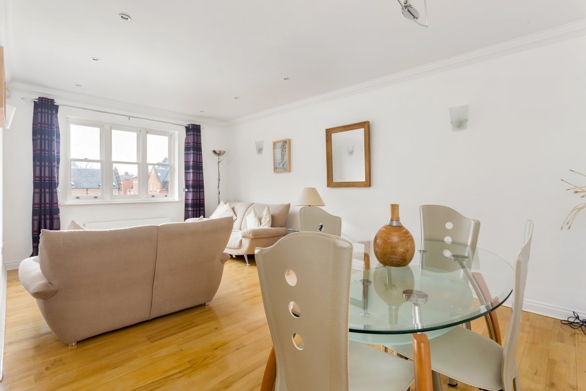 Flat Longbourn in Windsor
