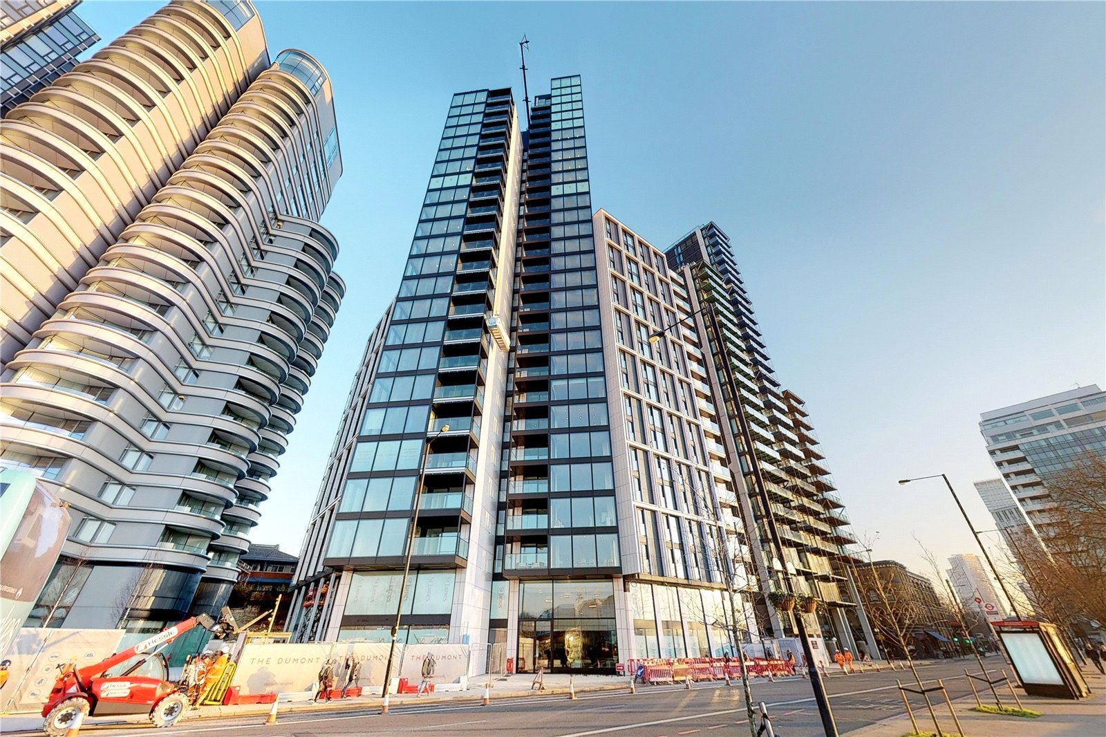 Flat Albert Embankment in Greater London