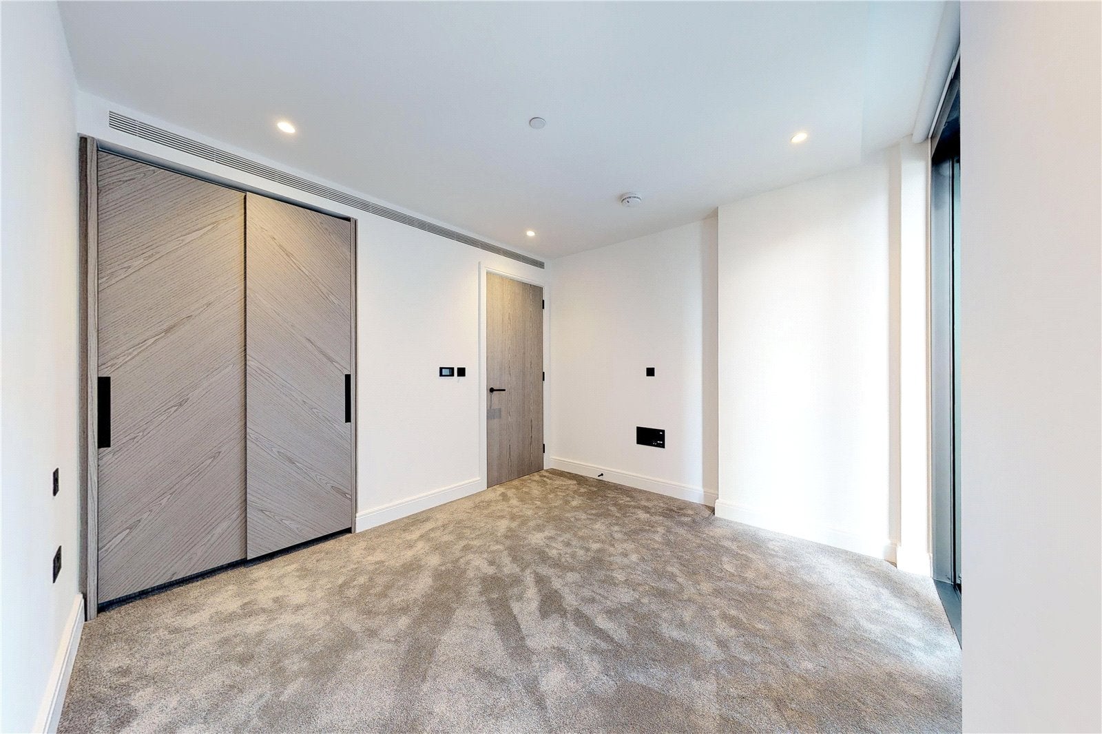 Flat Albert Embankment in Greater London