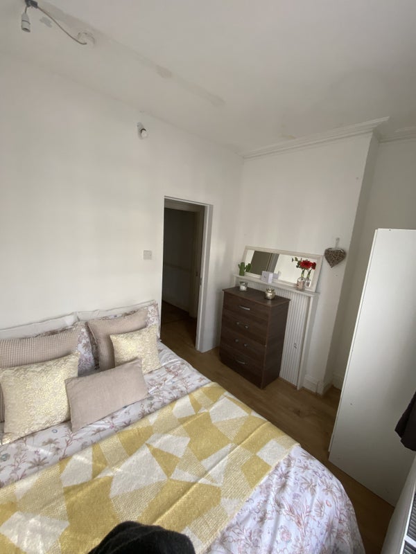 Room Rectory Lane in Greater London