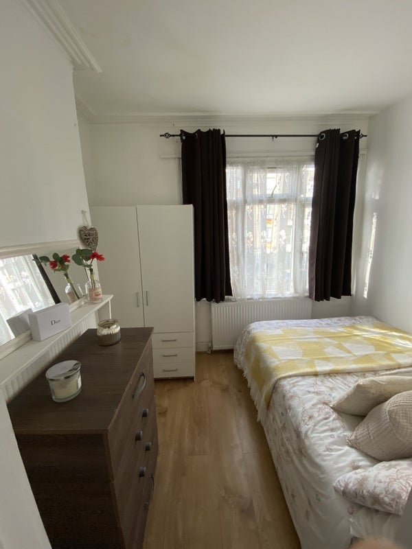 Room Rectory Lane in Greater London