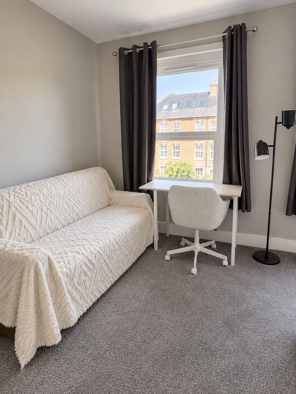 Room Combedale Road in Greater London