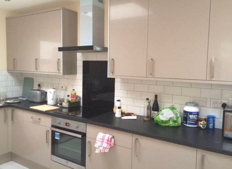 Room High Road Leyton in Greater London