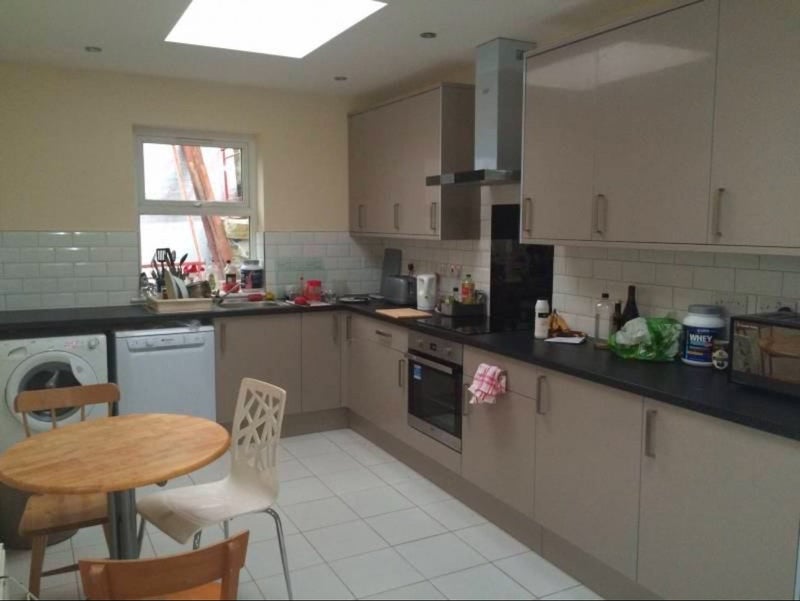 Room High Road Leyton in Greater London
