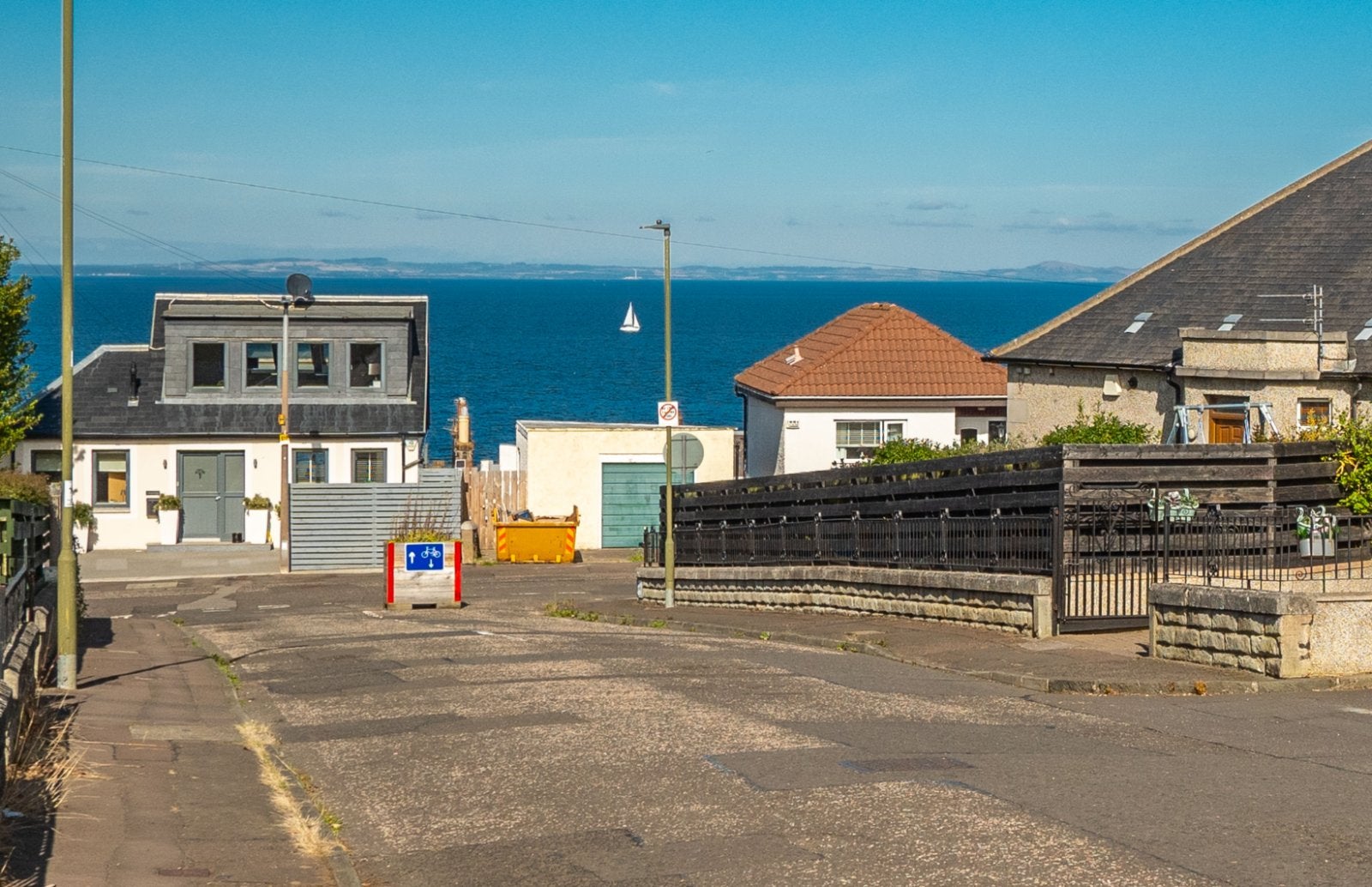 House Milton Drive in City of Edinburgh