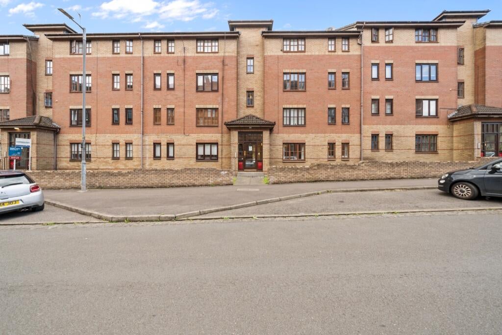 Flat Greenlaw Road in Glasgow