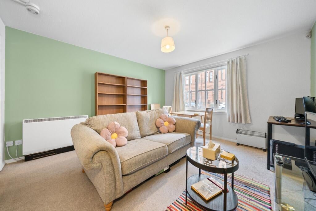 Flat Greenlaw Road in Glasgow