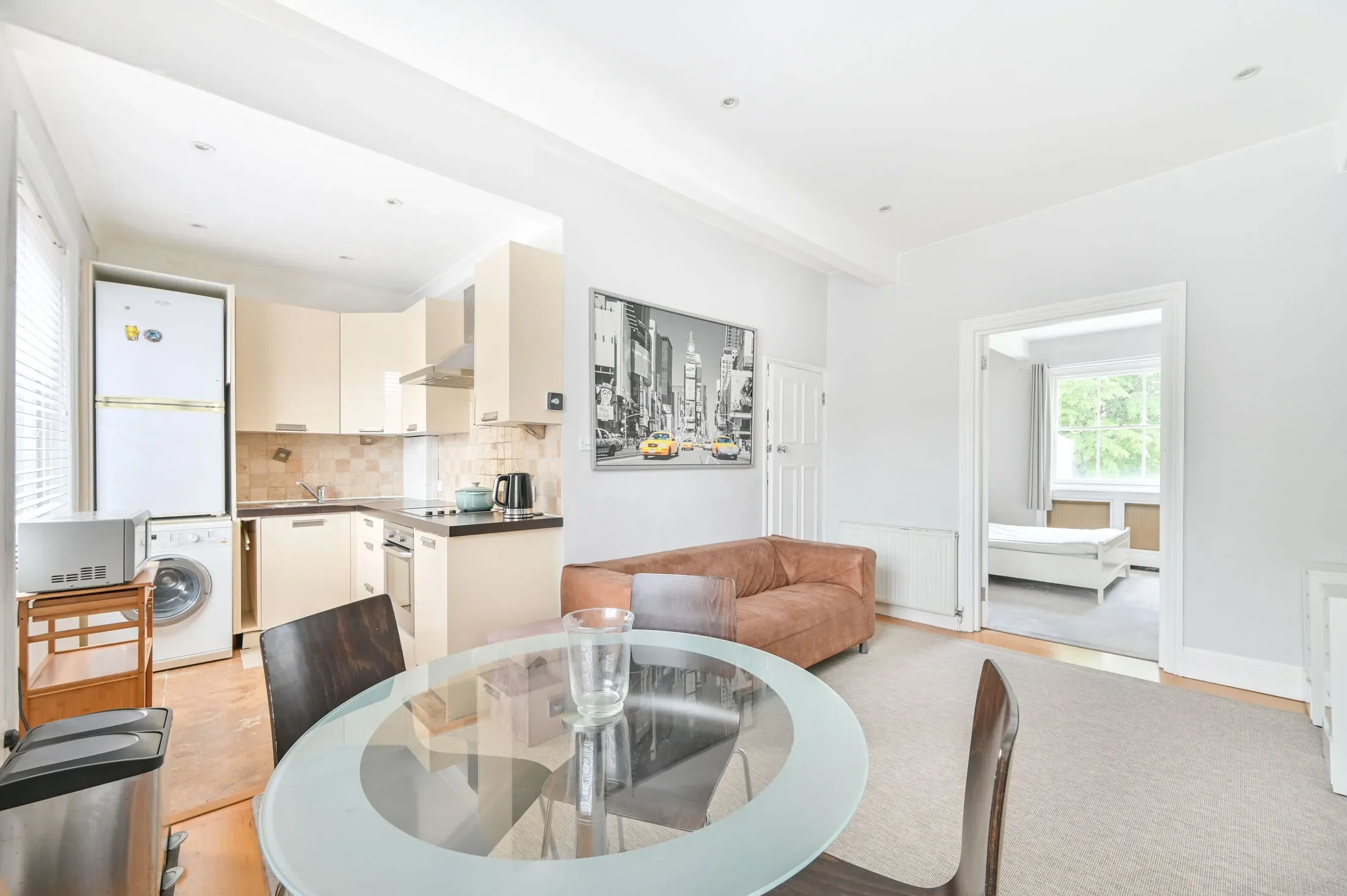 Flat Russell Road in Greater London