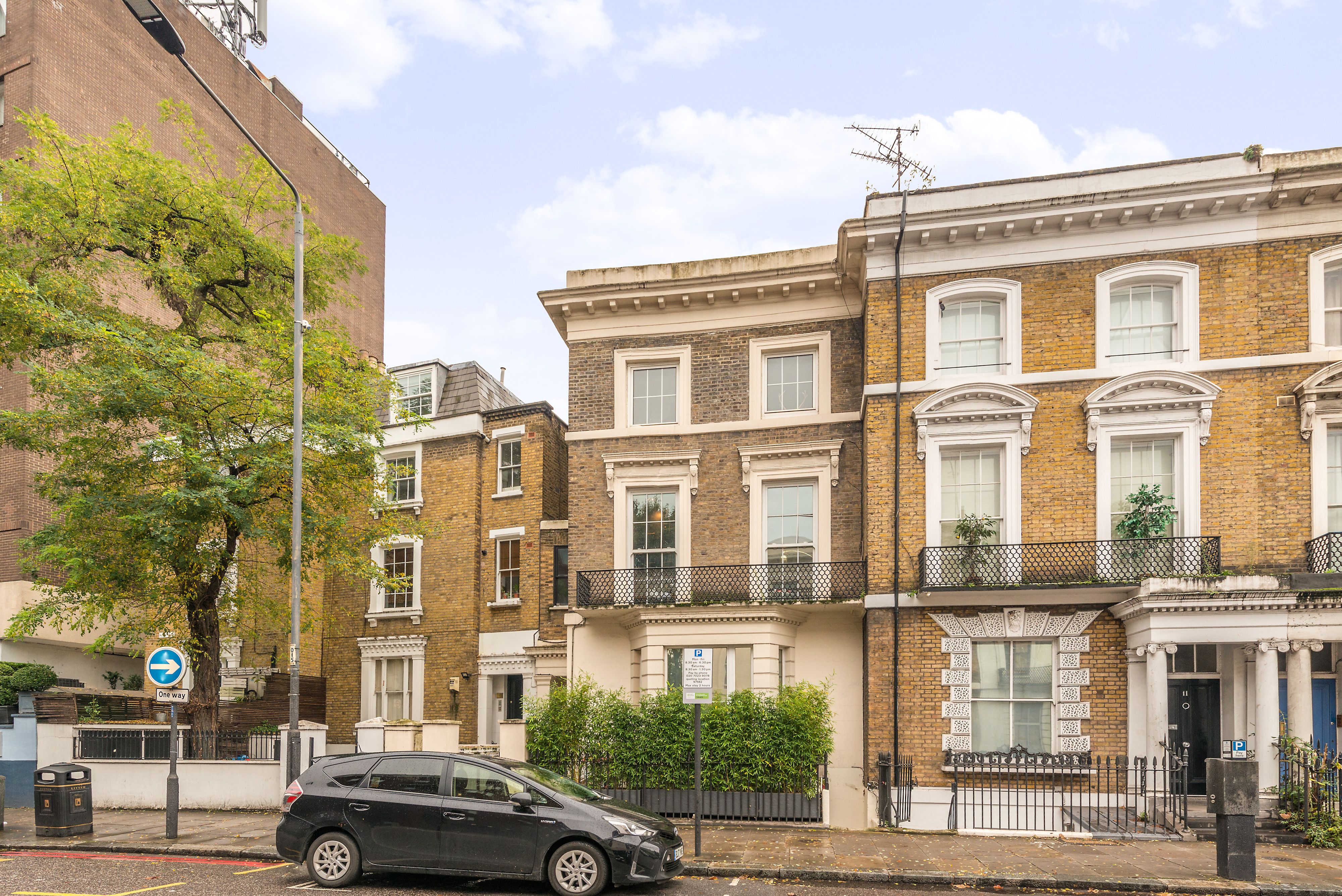 Flat Russell Road in Greater London