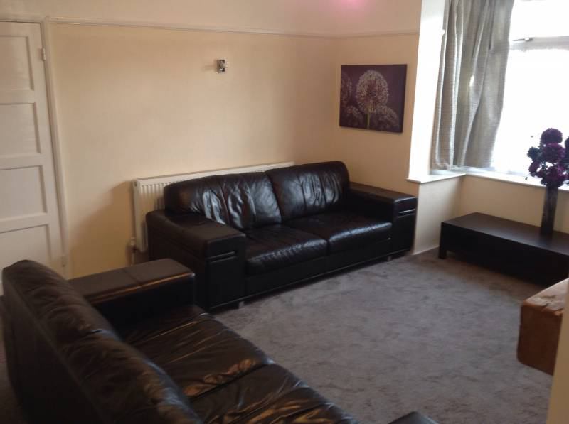 Room Charborough Road in Bristol