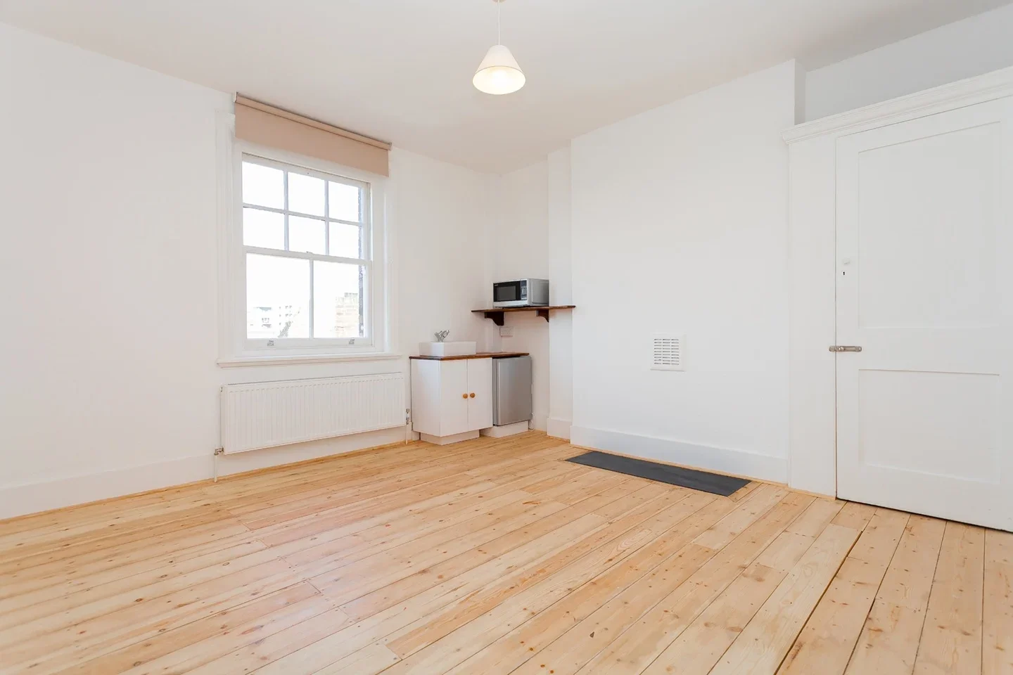 Room Castle Street in Greater London